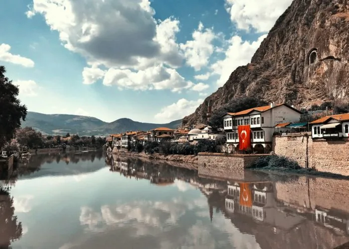 A mesmerizing journey to Turkey, where East meets West, history blends with modernity, and every street tells a story. This 4-night getaway offers a perfect balance of cultural exploration, scenic beauty, and luxurious comfort in the heart of Istanbul