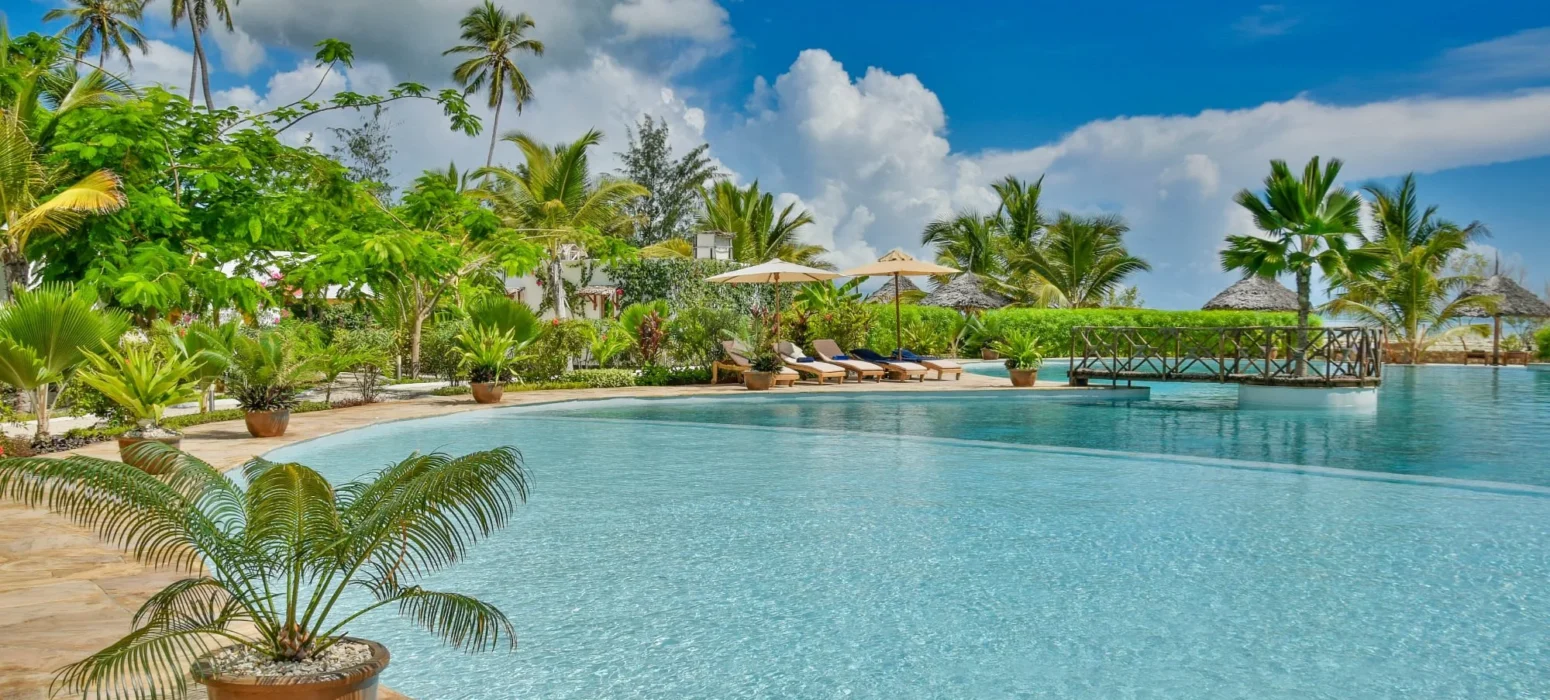 white-paradise-zanzibar pool side
