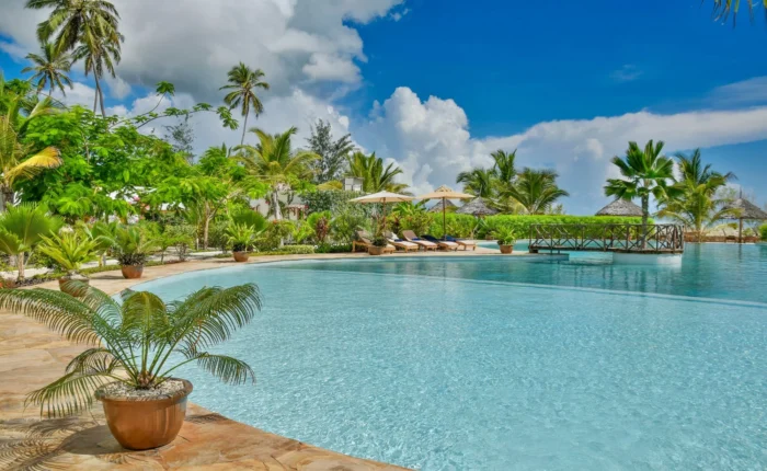 white-paradise-zanzibar pool side