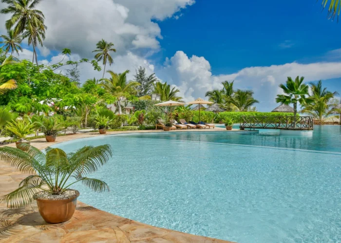 white-paradise-zanzibar pool side